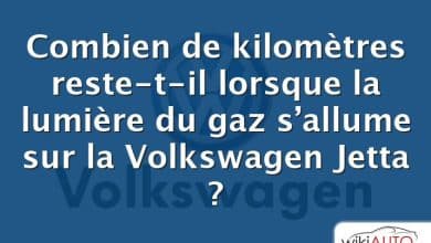 Combien de kilomètres reste-t-il lorsque la lumière du gaz s’allume sur la Volkswagen Jetta ?